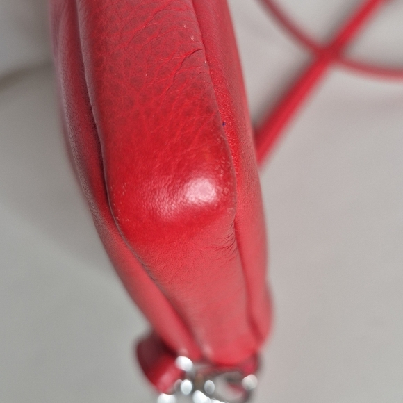 Brighton Red Pleated Leather Crossbody w/ Adjustable Strap and Padded Sides - Picture 12 of 14